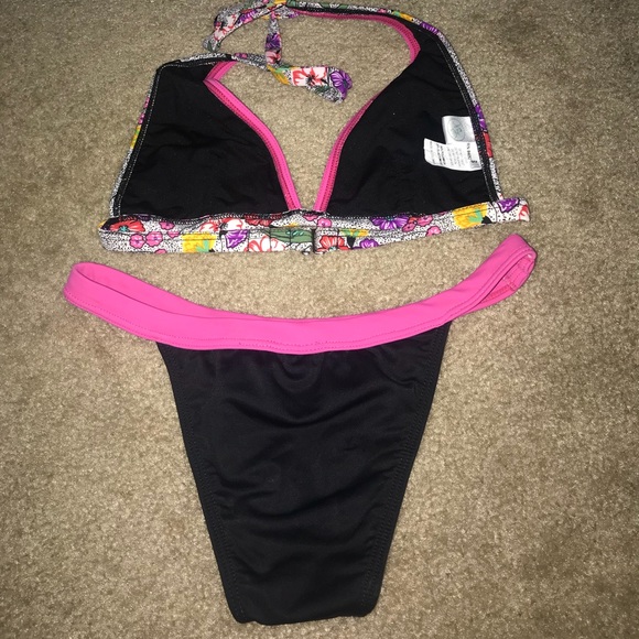 Bikini - Picture 2 of 3